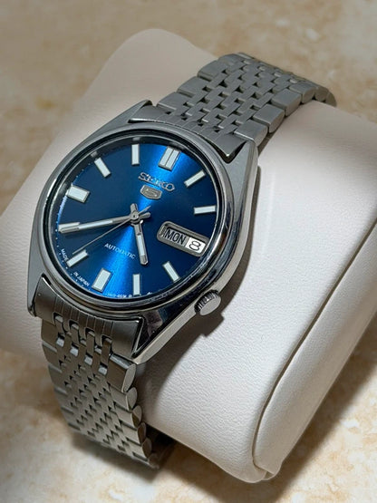 Seiko 7009 Automatic — Custom Metallic Blue Dial, 34mm — photograph 4