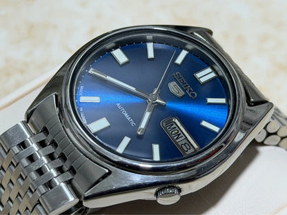 Seiko 7009 Automatic — Custom Metallic Blue Dial, 34mm — photograph 5